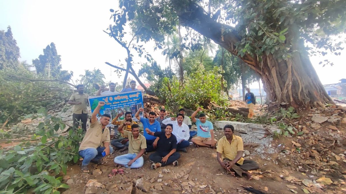 ଗଛ କଟାକୁ ତୀବ୍ର ବିରୋଧ କରି ବ୍ରହ୍ମପୁର ସବୁଜ ବାହିନୀର ଧାରଣା
