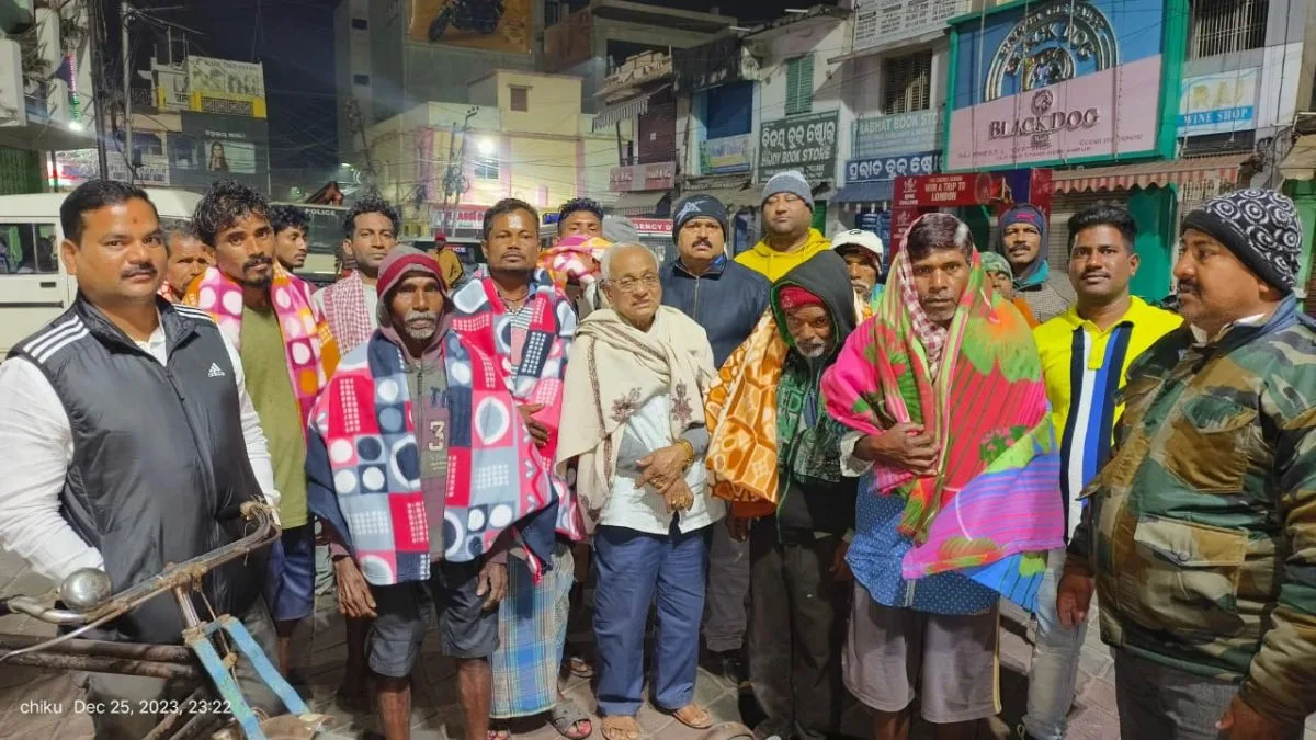 ବାସହୀନ ଗରୀବ ନିଃସହାୟମାନଙ୍କୁ କମ୍ବଳ ବଣ୍ଟନ