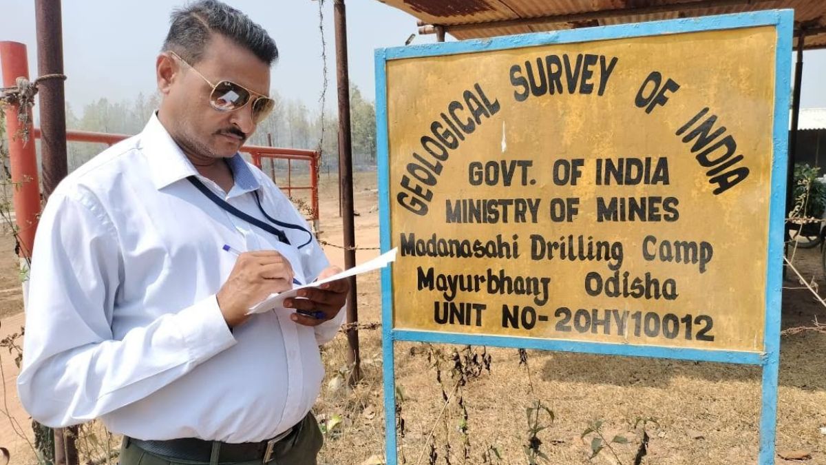 ବାରିପଦା: ଓଡିଶାର ମୟୂରଭଂଜ, କେନ୍ଦୁଝର ଓ ଦେବଗଡ ଜିଲ୍ଲାର ବିଭିନ୍ନ ଅଂଚଳରେ ସୁନା ପଥର ଥିବା ସୂଚନା ମିଳିଛି । ରାଜ୍ୟ ଖଣି ଓ ଭୂତତ୍ୱ ନିର୍ଦ୍ଦେଶାଳୟ ସର୍ବେକ୍ଷଣ ସଂସ୍ଥା ଏବଂ ଜିଓଲୋଜିକାଲ ସର୍ଭେ ଅଫ ଇଣ୍ଡିଆ (ଜି.ଏସ.ଆଇ.) ମାଧ୍ୟମରେ ପ୍ରାରମ୍ଭିକ ଅନୁସନ୍ଧାନ କରାଯାଇଛି