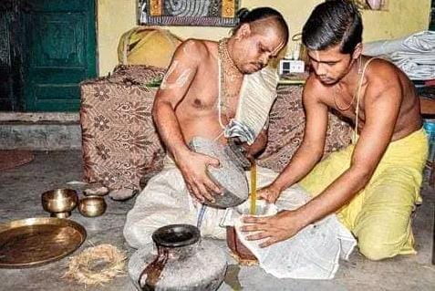 ମହାପ୍ରଭୁଙ୍କ ଶ୍ରୀଅଙ୍ଗରେ ଲାଗି ହେଲା ଫୁଲୁରୀ ତେଲ