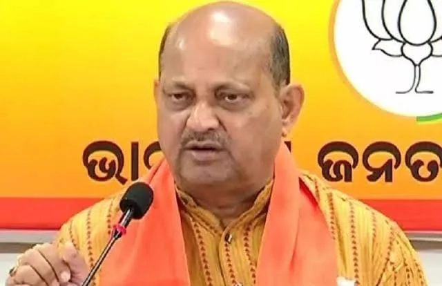 ଓଏଏସ ଅଧିକାରୀଙ୍କୁ ମାଡ଼ ଘଟଣାରେ ସରକାର ନେବେ ନିଷ୍ପତ୍ତି: ମନମୋହନ ସାମଲ