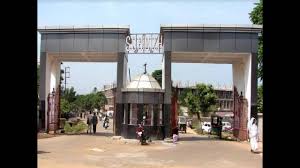 ଏସସିବି ମେଡିକାଲ ଆଇସିୟୁରେ ବେଡ ବାଡ଼ା ଭାଙ୍ଗି ଗଳିପଡିଲେ ରୋଗୀ