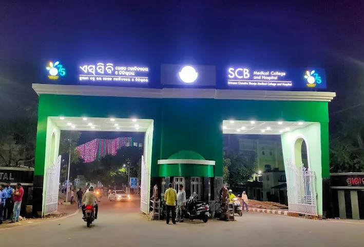 ଏସସିବି ଟ୍ରମା ଆଇସିୟୁରେ ଅଗ୍ନିକାଣ୍ଡ ଘଟଣା ର ତଦନ୍ତ ପାଇଁ ମେଡିକାଲରେ ପହିଞ୍ଚିଲେ ୬ ଜଣିଆ କେନ୍ଦ୍ରୀୟ ତଦନ୍ତକାରୀ ଟିମ୍