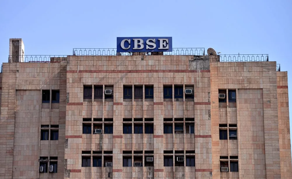 ବଦଳିଲେ CBSE ଅଧ୍ୟକ୍ଷ ଏବଂ ସଚିବ,OSM ତଦନ୍ତ ପାଇଁ ଗଠନ ହେଲା କମିଟି