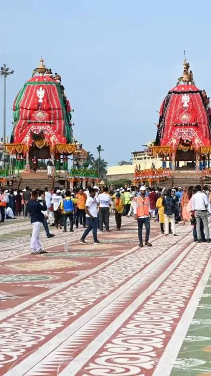 ରଥରେ ବିରାଜମାନ ହେଲେ ଚତୁର୍ଦ୍ଧାମୂର୍ତ୍ତି