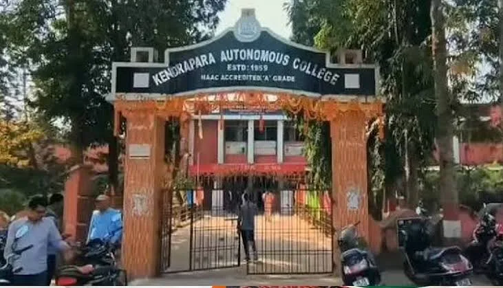 କେନ୍ଦ୍ରାପଡ଼ା ଅଟୋନୋମସ୍ କଲେଜରେ ଏବିଭିପିର ଧାରଣା; ଶପଥ ଗ୍ରହଣ ଉତ୍ସବ ସ୍ଥଗିତ